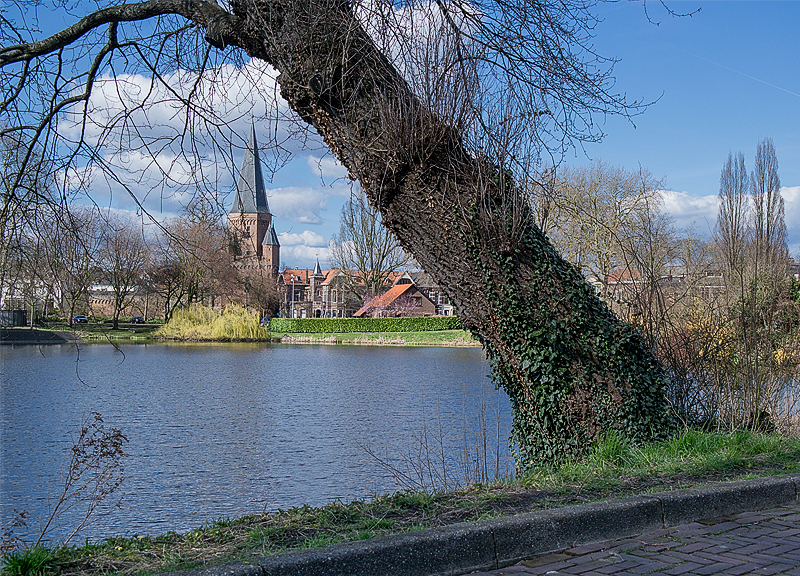 Holland 03 - 201520150405_04054607 als Smartobjekt-1 Kopie.jpg - Unser letzter Blick auf Zytphen am Morgen der Heimreise. Leider hat das Wetter diesmal nicht mitgespielt , schade auch für den Felix dem dadurch seine Strandspaziergänge entgangen sind. Das war nun die vierte Reise in die Niederlande und wird auch vorläufig die letzte gewesen sein.